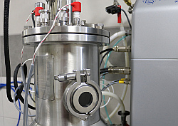 Bioreaktor do kontroli procesów mikrobiologicznych